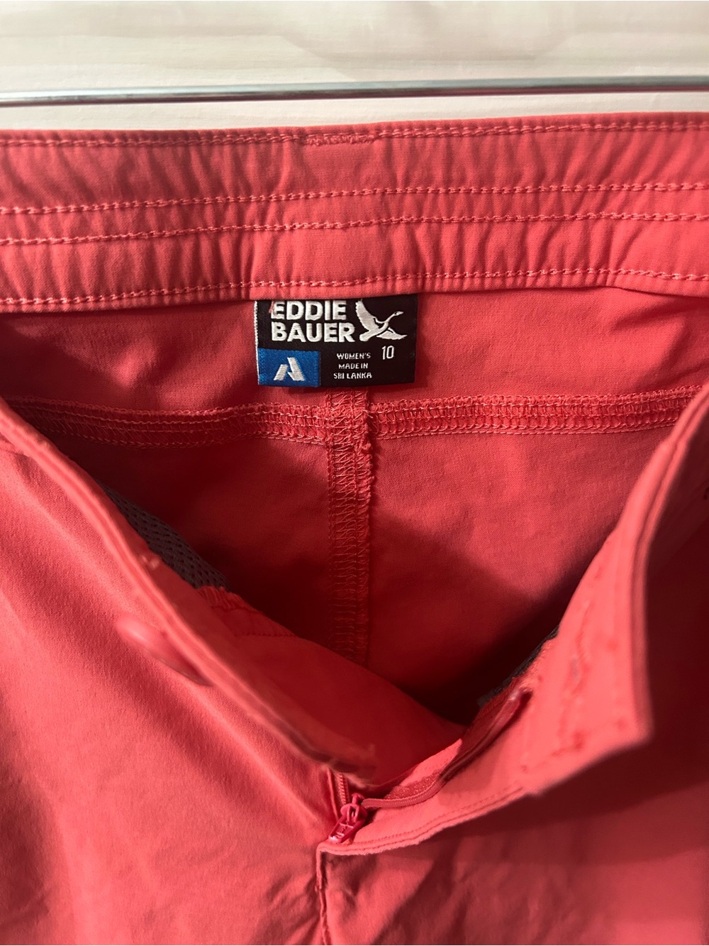 Eddie Bauer Women's Guide Pro Shorts size 10 - Picture 3 of 9